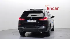2022 BMW X1 xDrive 20i M Sport — фото 4