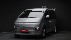 2022 Hyundai Staria 4WD Tourer 11-Seater — фото 1