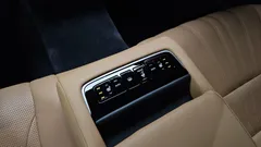 2022 Lexus LS 3.5 Supreme AWD, белый — фото 18