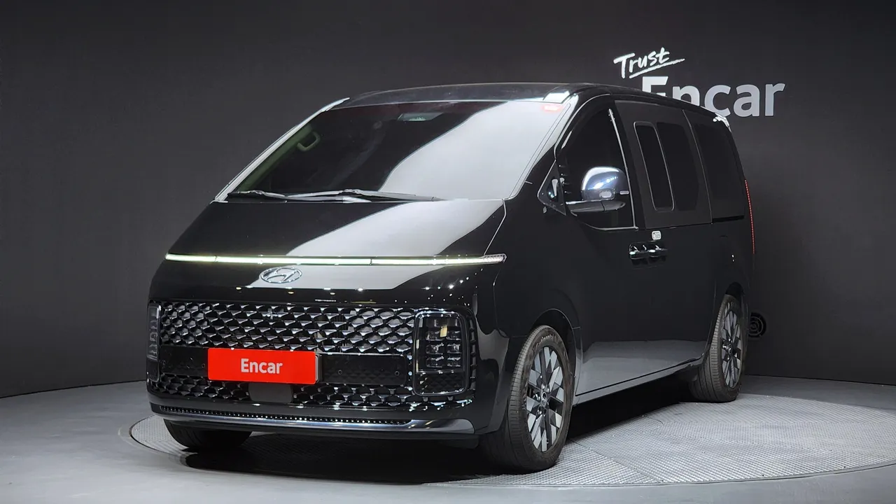 2023 Hyundai Staria Lounge 9-Seater