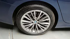 2022 BMW 3-Series 320i Luxury — фото 5