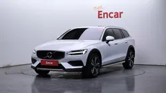 2021 Volvo V60 B5 Pro AWD, белый — фото 1