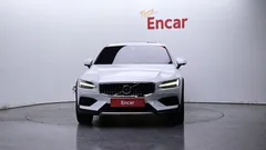 2021 Volvo V60 B5 Pro AWD, белый — фото 3