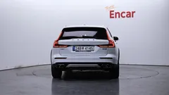 2021 Volvo V60 B5 Pro AWD, белый — фото 4