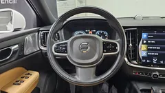 2021 Volvo V60 B5 Pro AWD, белый — фото 13