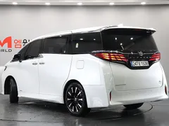 2024 Toyota Alphard 2.5 HEV Executive AWD, белый — фото 3