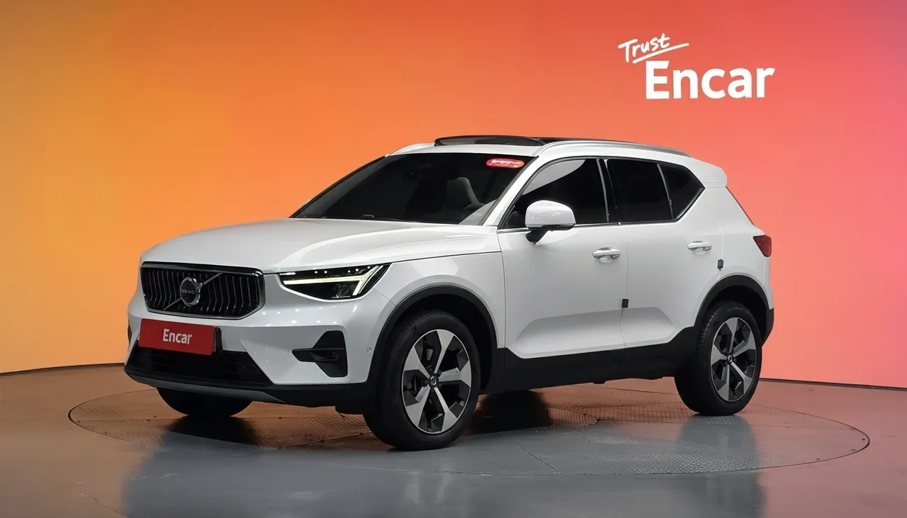 2023 Volvo XC40 B4 Ultimate Bright