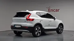 2023 Volvo XC40 B4 Ultimate Bright — фото 2