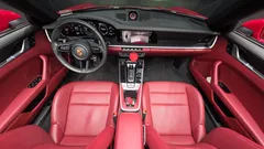 2022 Porsche 911 Carrera 4 GTS Cabriolet, красный — фото 7