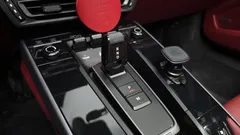 2022 Porsche 911 Carrera 4 GTS Cabriolet, красный — фото 9