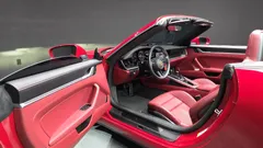 2022 Porsche 911 Carrera 4 GTS Cabriolet, красный — фото 10