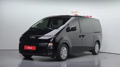 2022 Hyundai Staria 4WD Tourer 9-Seater — фото 1