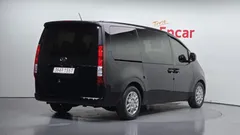2022 Hyundai Staria 4WD Tourer 9-Seater — фото 2