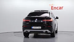 2021 BMW X4 xDrive20i xLine, чёрный — фото 4