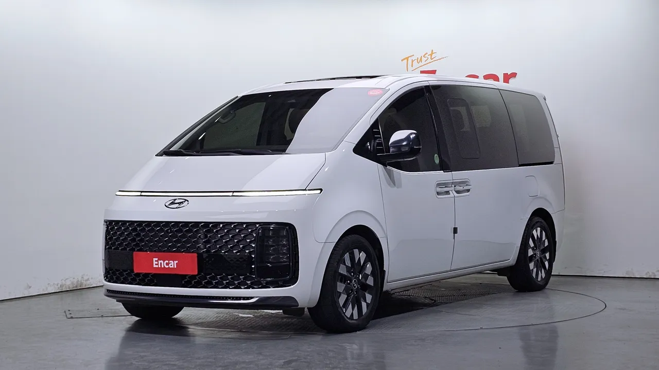 2022 Hyundai Staria Lounge 9-Seater