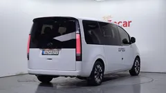 2022 Hyundai Staria Lounge 9-Seater — фото 2