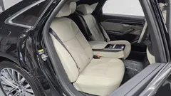 2023 Audi A8 55 TFSI Quattro Premium LWB, чёрный — фото 11