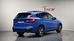 2021 BMW X1 xDrive 20i M Sport, синий — фото 2