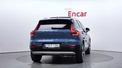 2023 Volvo XC40 B4 Ultimate Bright — фото 4