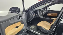 2022 Volvo XC60 B6 Inscirtion, чёрный — фото 10