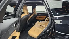 2022 Volvo XC60 B6 Inscirtion, чёрный — фото 16