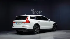 2022 Volvo V60 B5 Pro AWD — фото 2