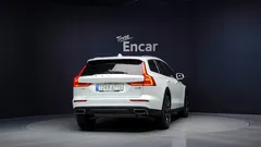2022 Volvo V60 B5 Pro AWD — фото 4