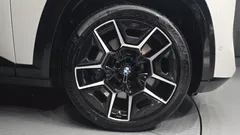2023 BMW XM 4.4, белый — фото 5