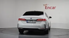 2024 BMW 5-Series 520i, белый — фото 4