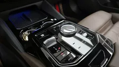 2024 BMW 5-Series 520i, белый — фото 9