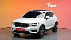 2021 Volvo XC40 B4 Inscription, белый — фото 1
