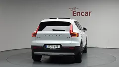 2021 Volvo XC40 B4 Inscription, белый — фото 4