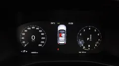 2021 Volvo XC40 B4 Inscription, белый — фото 8
