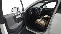 2021 Volvo XC40 B4 Inscription, белый — фото 10