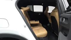 2021 Volvo XC40 B4 Inscription, белый — фото 11