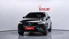 2022 Volvo XC60 B6 R-Design, чёрный — фото 3