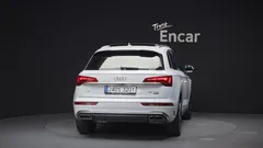 2021 Audi Q5 45 TFSI Quattro Premium, белый — фото 4