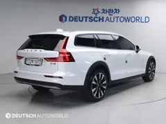 2023 Volvo V60 B5 Ultimate AWD — фото 2