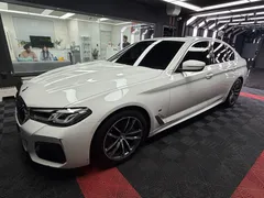 2023 BMW 5-Series 520i M Sport, белый — фото 3