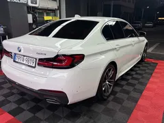 2023 BMW 5-Series 520i M Sport, белый — фото 4