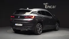 2021 BMW X2 (F39) xDrive20i Advantage, серый — фото 2