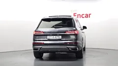 2022 Audi Q7 45 TDI Quattro Premium, серый — фото 4