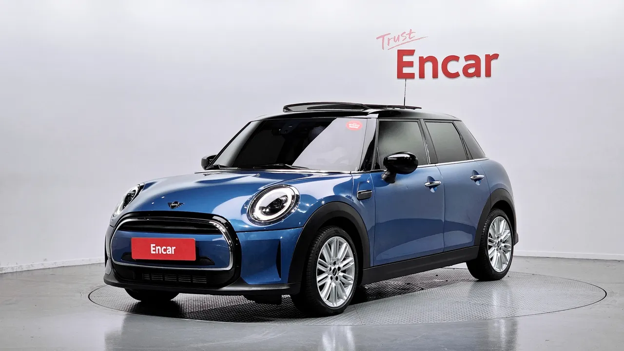 2022 Mini Cooper 5-Door Classic Plus