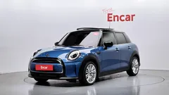 2022 Mini Cooper 5-Door Classic Plus — фото 1