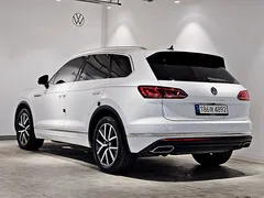 2023 Volkswagen Touareg 3.0 TDI Prestige, белый — фото 2