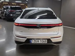 2023 Toyota Crown 2.5 4WD Hybrid, белый — фото 4
