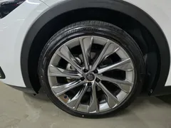 2023 Toyota Crown 2.5 4WD Hybrid, белый — фото 5
