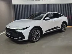 2023 Toyota Crown 2.5 4WD Hybrid, белый — фото 11