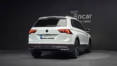 2021 Volkswagen Tiguan 2.0 TDI Premium, белый — фото 4