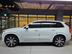 2022 Volvo XC90 T8 Ultimate Bright Hybrid — фото 3